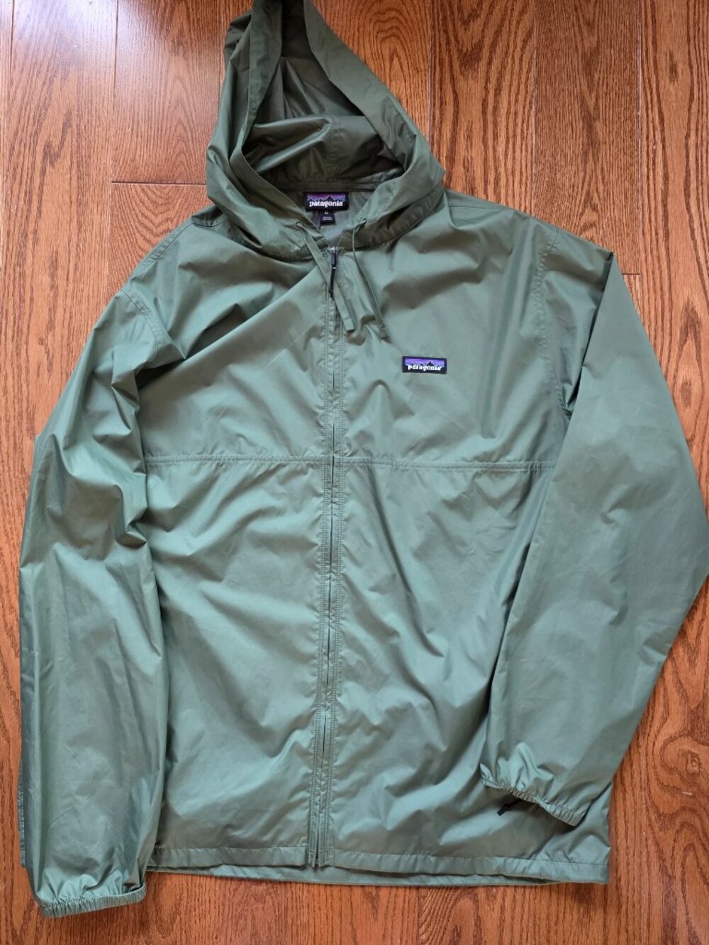 XL Patagonia lightweight moss green full zip hooded windbreaker with pockets